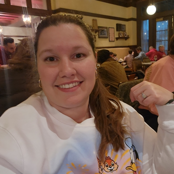 Meet your Posher, Danielle - Picture 1 of 2